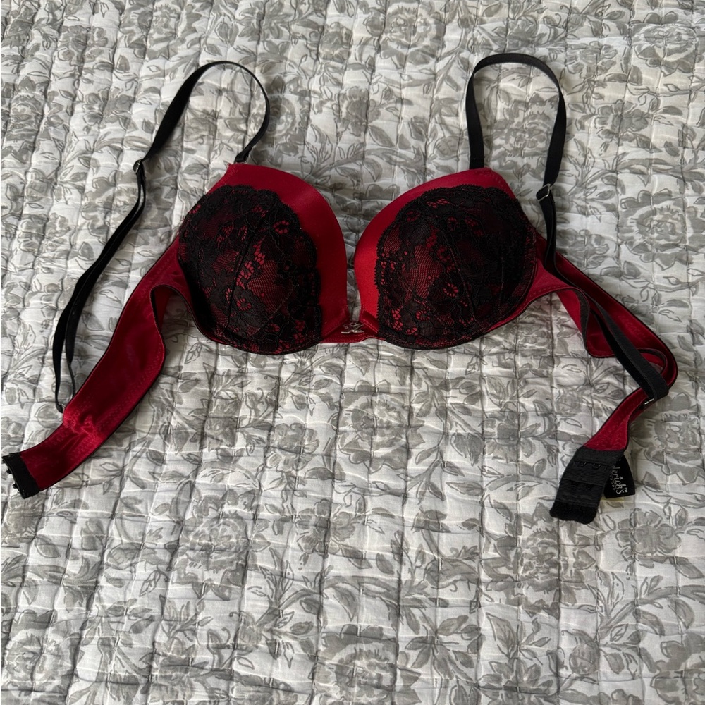 Frederick's of Hollywood Red and Black Lace Bra with Removable Booster Pads